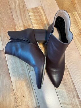 Cole Hann Women's Pointed Toe Side-Zip Booties in Dark Brown Size 7 Like New